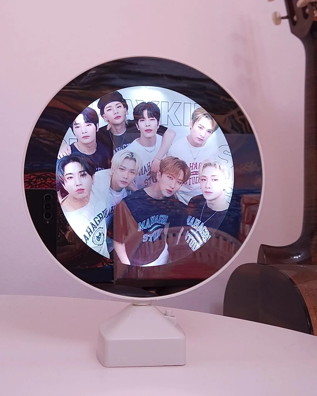Oglinda Magica cu Stray Kids - Model Street